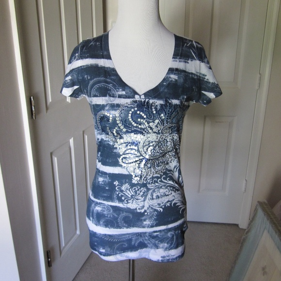 Daytrip Blue & White Striped Pattern Top w/ Sequins Burst on Front (M) - Picture 1 of 3